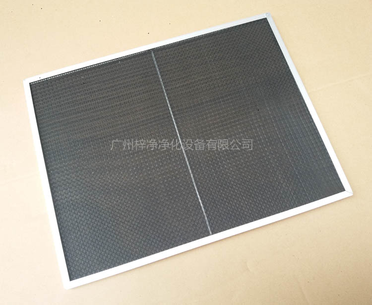 尼龙网初效过滤器骨架采用直径为6mm的铁丝焊接处理,目的防止过滤器变形。