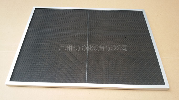 尼龙网初效过滤器骨架采用直径为6mm的铁丝焊接处理,目的防止过滤器变形。