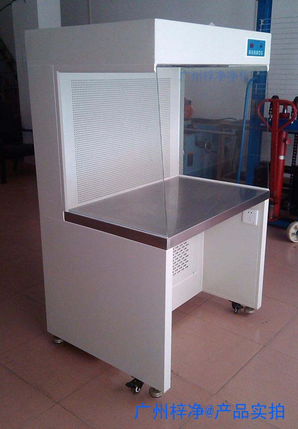 水平层流百级洁净工作台可连接组成生产流水线,也可单台使用,可移动,灵活性强等优点。