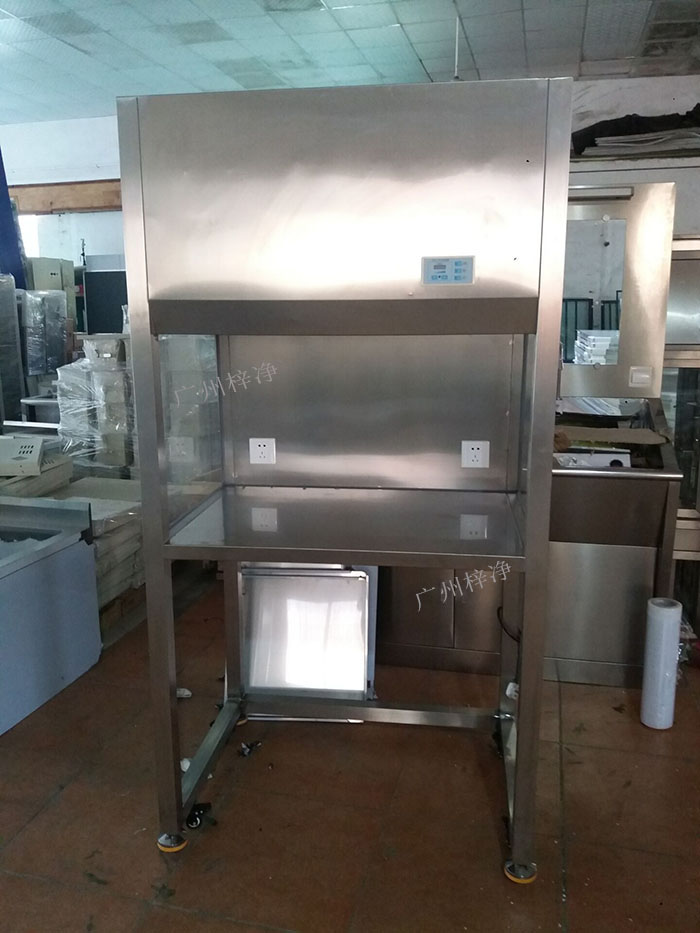 升降门超净工作台又称为升降门洁净工作台、推拉门超净工作台、无菌工作台