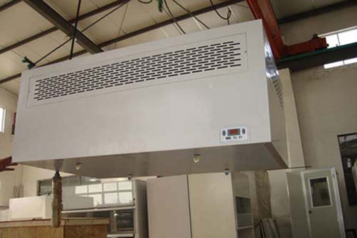 层流罩目前广泛用于电子、生物、医药、食品、精密仪器等行业的无尘无菌操作环境，提供局部高洁净度工作环境。