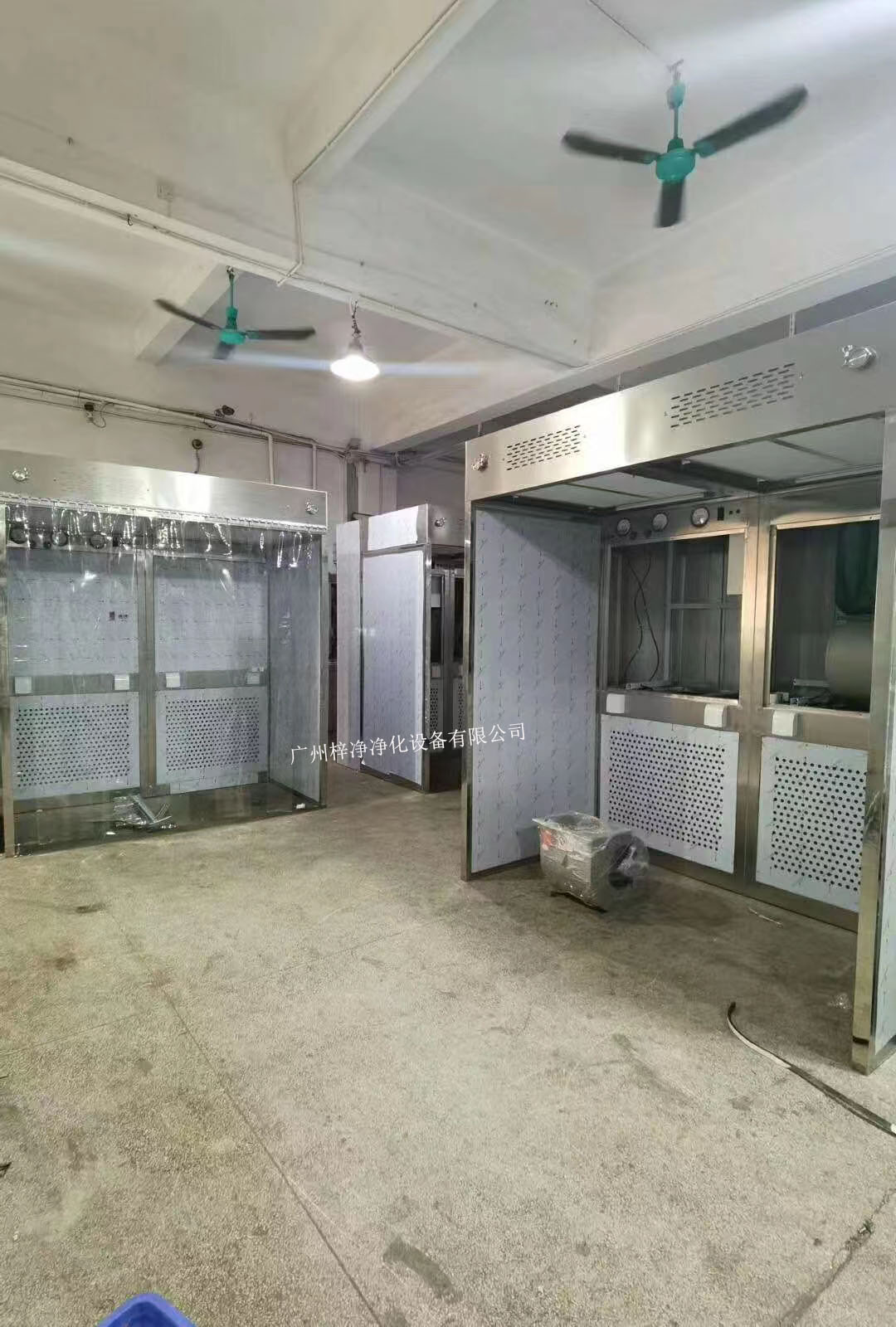 负压称量室设备由工作区、回风箱体、风机箱体、出风箱体及外箱体几大部分拼装而成。