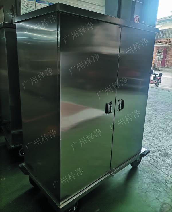 一次性物品电动转运车采用304拉丝不锈钢板面板厚度：≥1.2mm,表面作拉丝亚光处理。