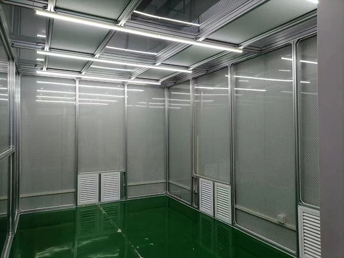 选择百级无尘洁净棚还是千级无尘洁净棚，应根据具体的生产需求、产品要求和预算来决定。