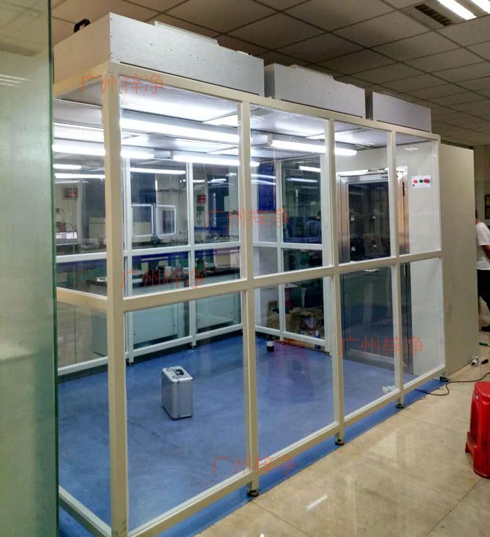 百级洁净棚满布FFU风机过滤单元，满足不同实验对环境条件的要求。